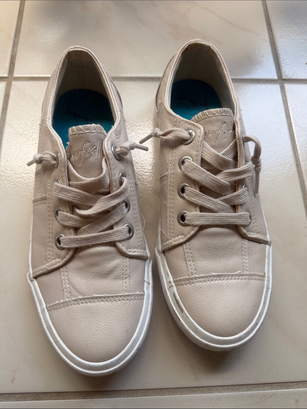 Blowfish Malibu Cream Low-Top Lace-Up Sneakers